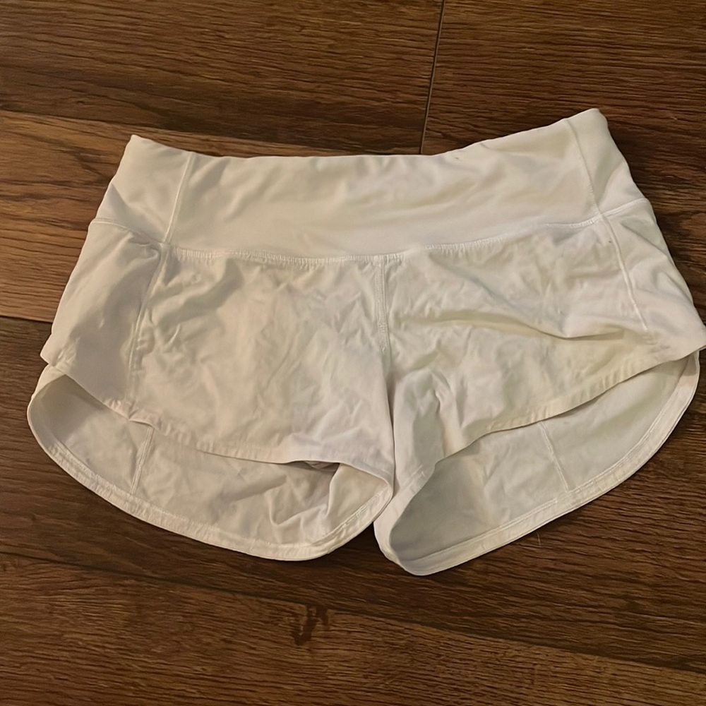 white size 2 with a 2.5 inseam speed up shorts